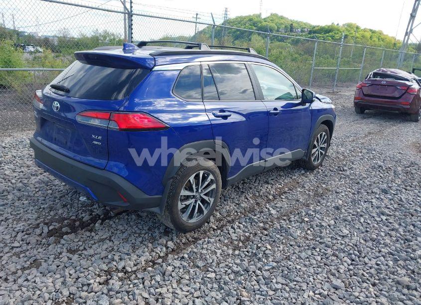 Photo 4 of 2024 Toyota Corolla CROSS XLE (VIN 7MUDAABG8RV106100)