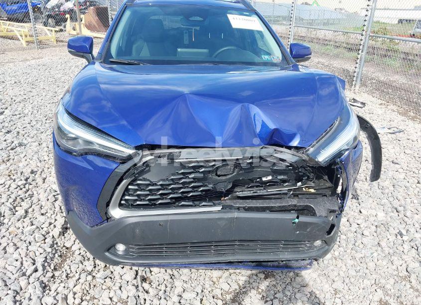Photo 6 of 2024 Toyota Corolla CROSS XLE (VIN 7MUDAABG8RV106100)