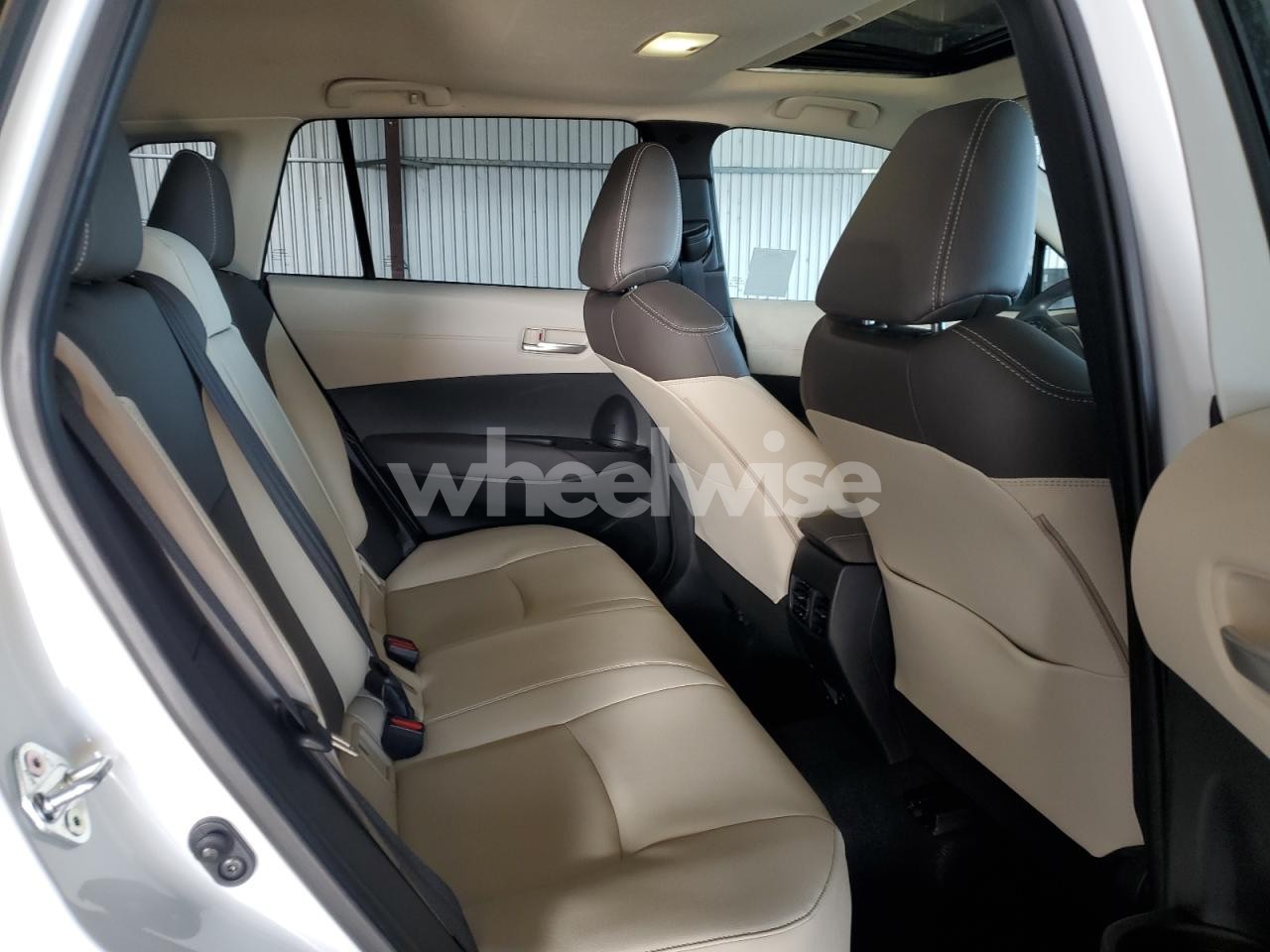 Photo 10 of 2022 TOYOTA COROLLA CROSS XLE (VIN 7MUDAABG9NV032776)