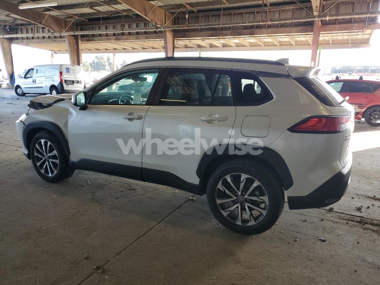 Photo 2 of 2022 TOYOTA COROLLA CROSS XLE (VIN 7MUDAABG9NV032776)