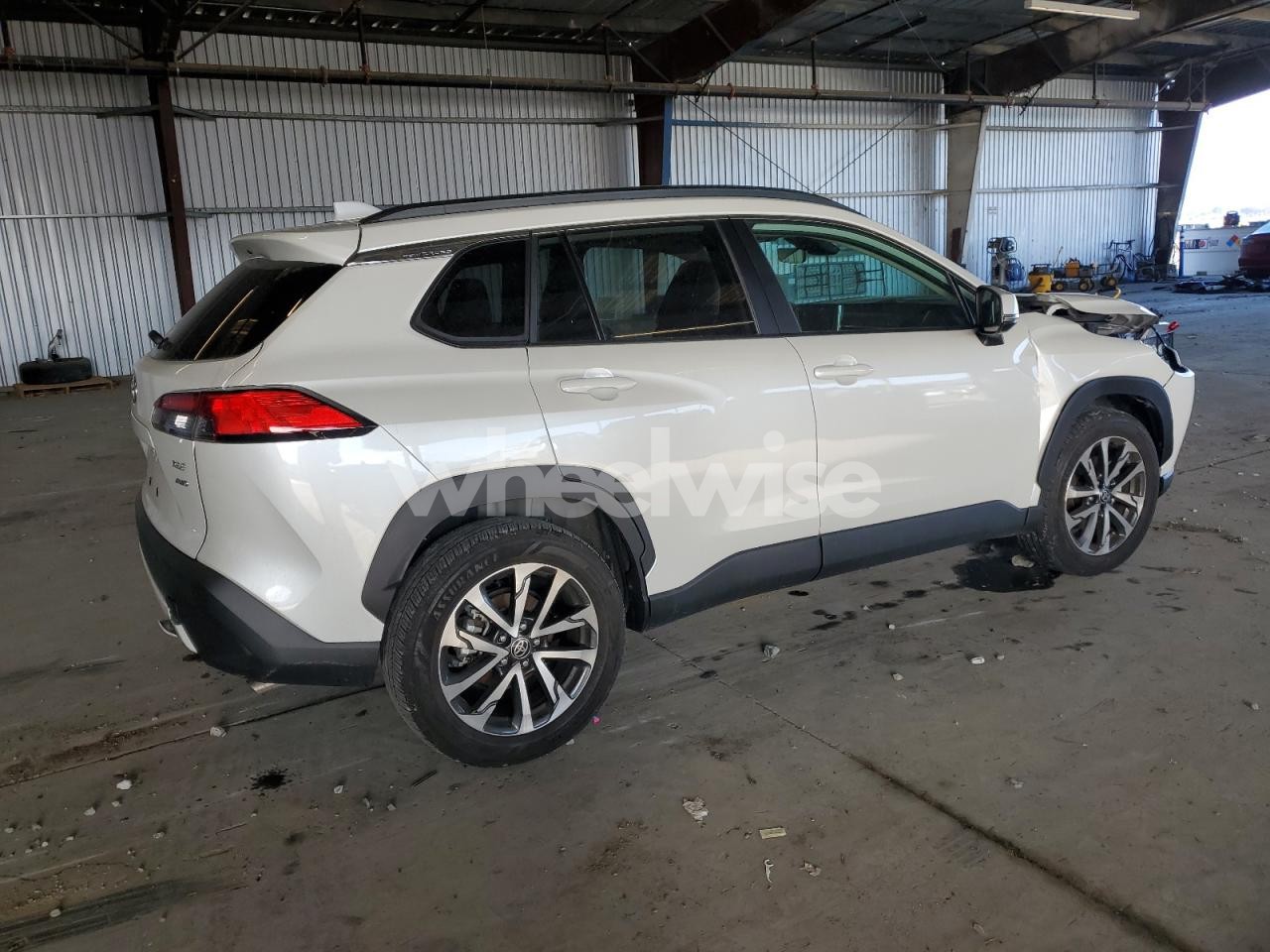 Photo 3 of 2022 TOYOTA COROLLA CROSS XLE (VIN 7MUDAABG9NV032776)