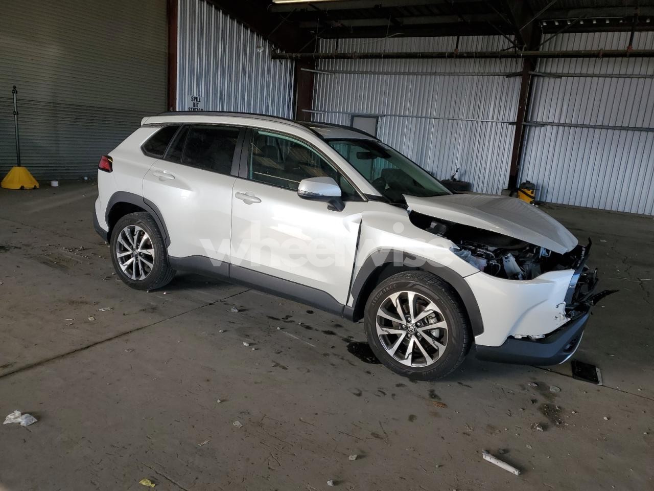 Photo 4 of 2022 TOYOTA COROLLA CROSS XLE (VIN 7MUDAABG9NV032776)