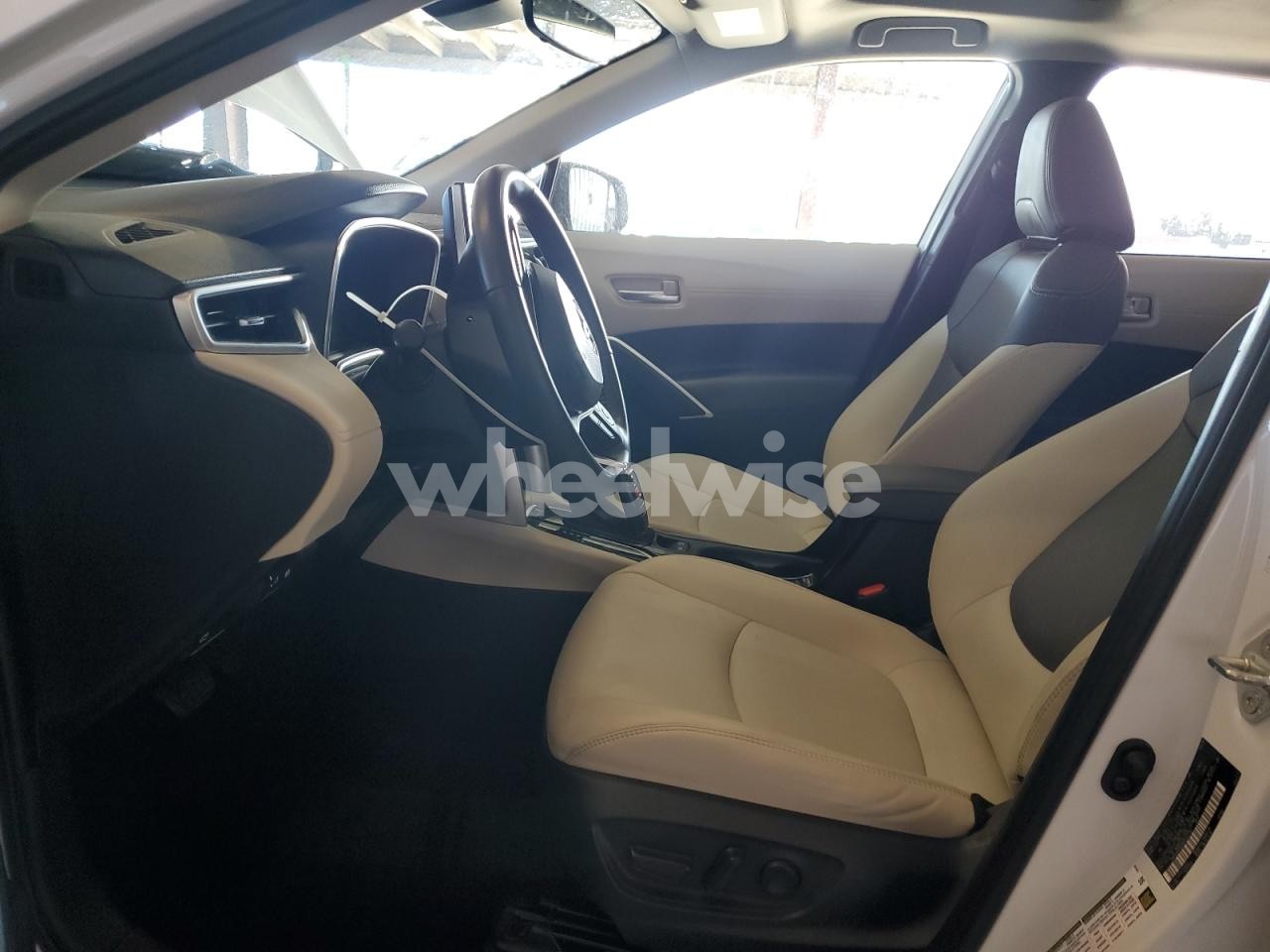 Photo 7 of 2022 TOYOTA COROLLA CROSS XLE (VIN 7MUDAABG9NV032776)