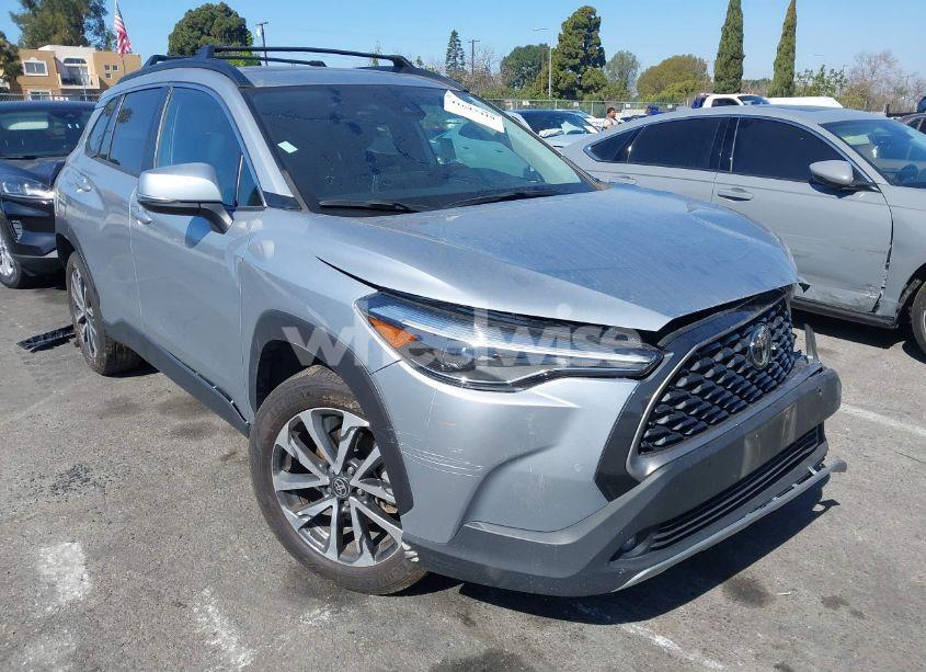 2022 Toyota Corolla CROSS XLE (VIN 7MUDAABG9NV033863) main photo