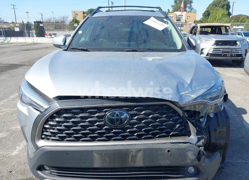 Photo 11 of 2022 Toyota Corolla CROSS XLE (VIN 7MUDAABG9NV033863)