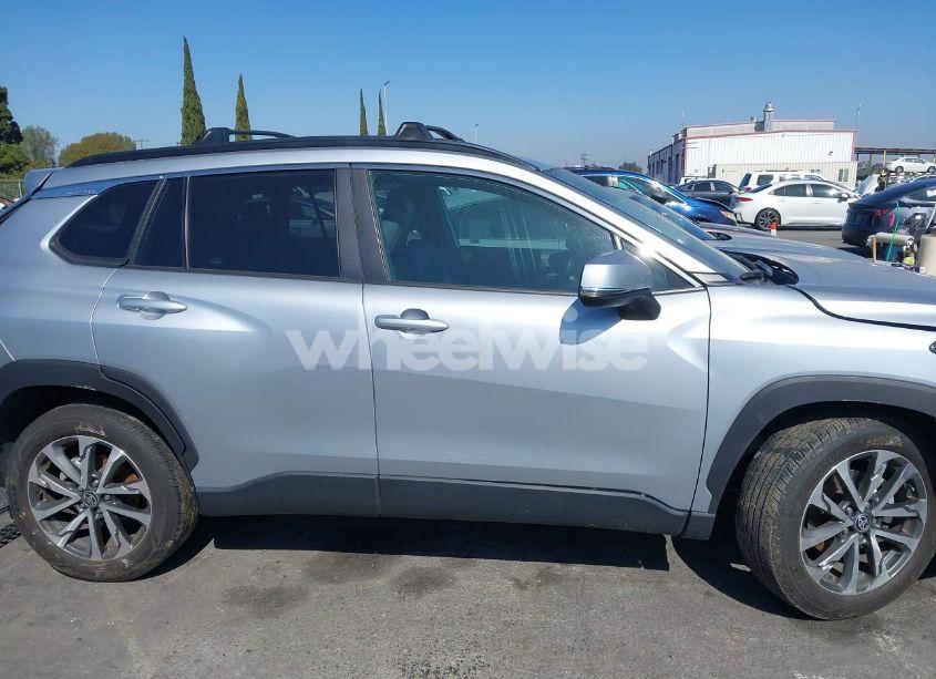 Photo 12 of 2022 Toyota Corolla CROSS XLE (VIN 7MUDAABG9NV033863)