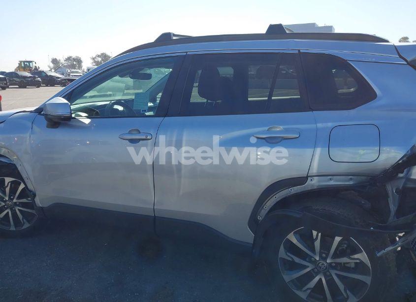 Photo 13 of 2022 Toyota Corolla CROSS XLE (VIN 7MUDAABG9NV033863)