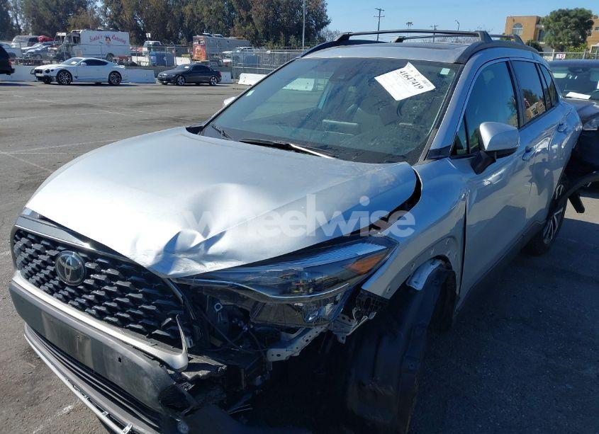 Photo 2 of 2022 Toyota Corolla CROSS XLE (VIN 7MUDAABG9NV033863)