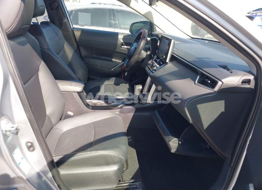 Photo 5 of 2022 Toyota Corolla CROSS XLE (VIN 7MUDAABG9NV033863)