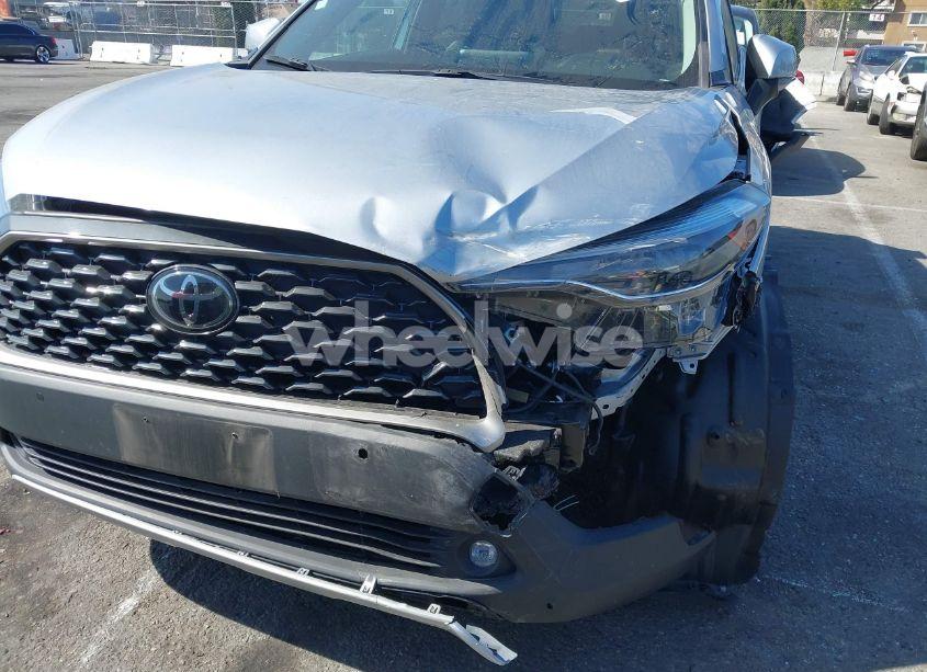 Photo 6 of 2022 Toyota Corolla CROSS XLE (VIN 7MUDAABG9NV033863)