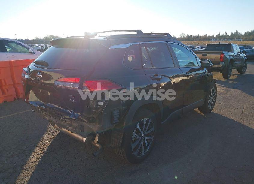 Photo 4 of 2023 Toyota Corolla CROSS XLE (VIN 7MUDAABG9PV076487)