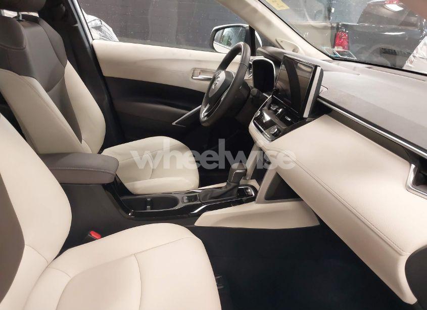 Photo 5 of 2024 Toyota Corolla CROSS XLE (VIN 7MUDAABG9RV089291)