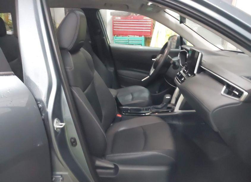 Photo 5 of 2024 Toyota Corolla CROSS XLE (VIN 7MUDAABG9RV094152)