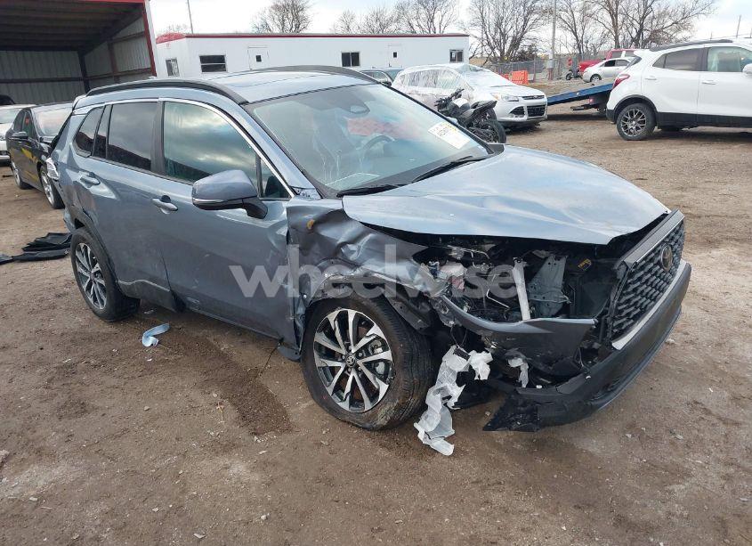 2024 Toyota Corolla CROSS XLE (VIN 7MUDAABG9RV099397) main photo