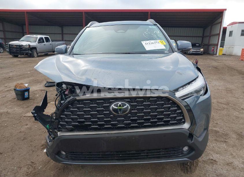 Photo 12 of 2024 Toyota Corolla CROSS XLE (VIN 7MUDAABG9RV099397)