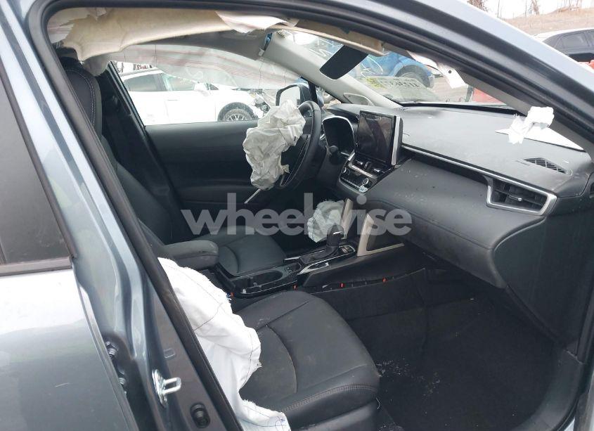 Photo 5 of 2024 Toyota Corolla CROSS XLE (VIN 7MUDAABG9RV099397)