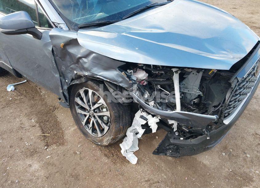 Photo 6 of 2024 Toyota Corolla CROSS XLE (VIN 7MUDAABG9RV099397)