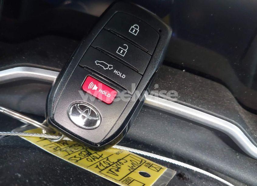 Photo 11 of 2022 Toyota Corolla CROSS XLE (VIN 7MUDAABGXNV013816)