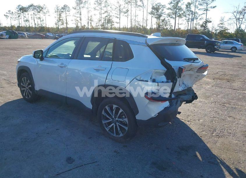 Photo 3 of 2022 Toyota Corolla CROSS XLE (VIN 7MUDAABGXNV013816)