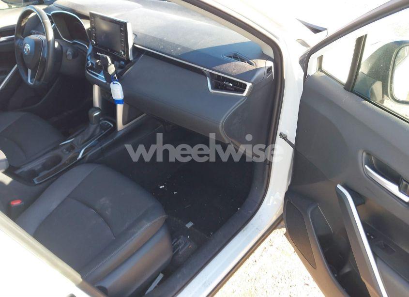 Photo 5 of 2022 Toyota Corolla CROSS XLE (VIN 7MUDAABGXNV013816)