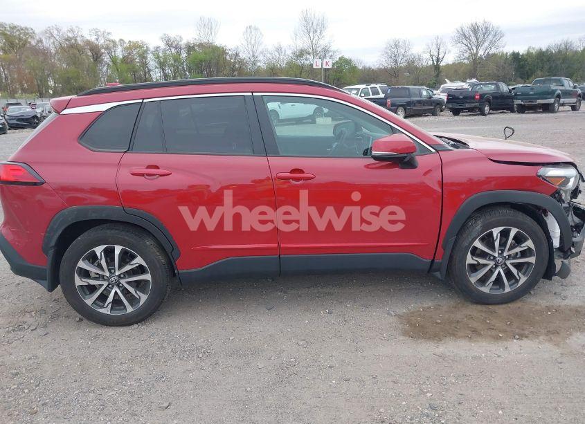 Photo 13 of 2022 Toyota Corolla CROSS XLE (VIN 7MUDAABGXNV041289)