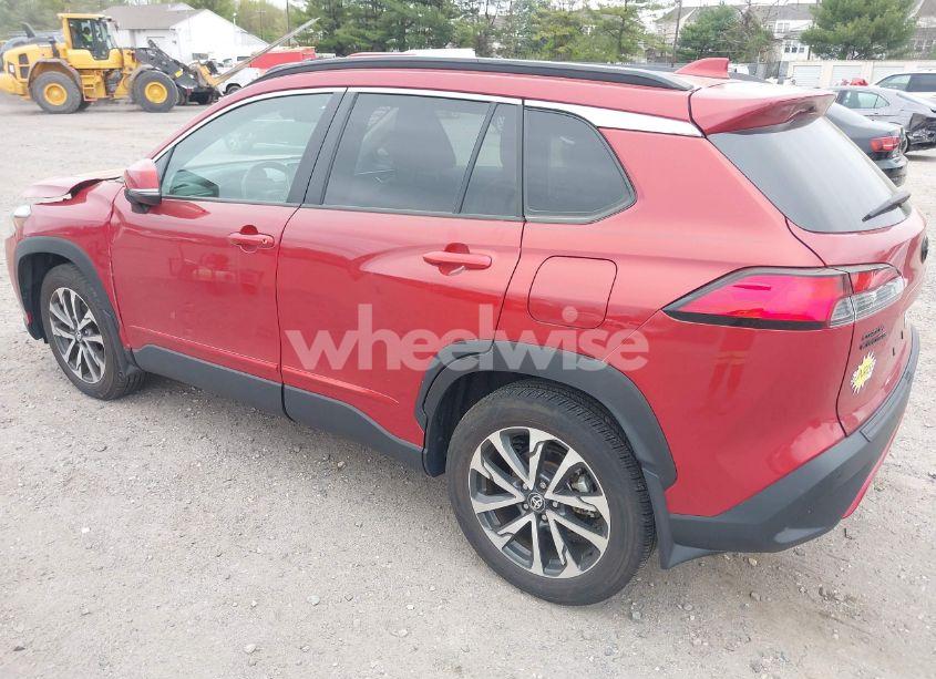 Photo 3 of 2022 Toyota Corolla CROSS XLE (VIN 7MUDAABGXNV041289)