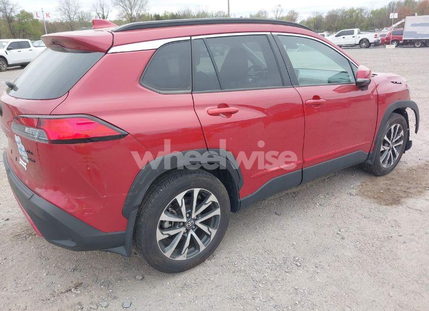 Photo 4 of 2022 Toyota Corolla CROSS XLE (VIN 7MUDAABGXNV041289)