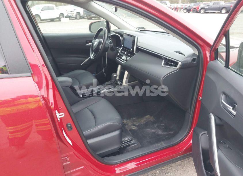 Photo 5 of 2022 Toyota Corolla CROSS XLE (VIN 7MUDAABGXNV041289)