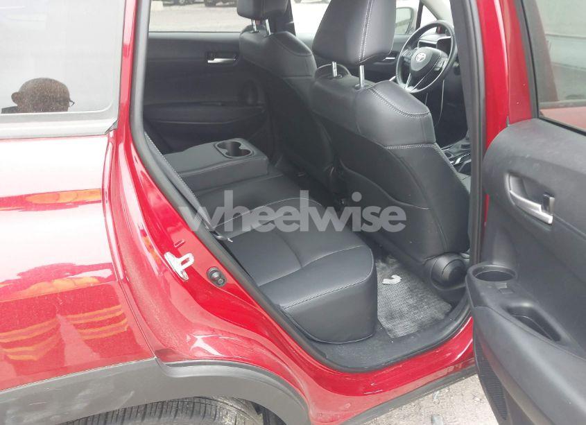 Photo 8 of 2022 Toyota Corolla CROSS XLE (VIN 7MUDAABGXNV041289)