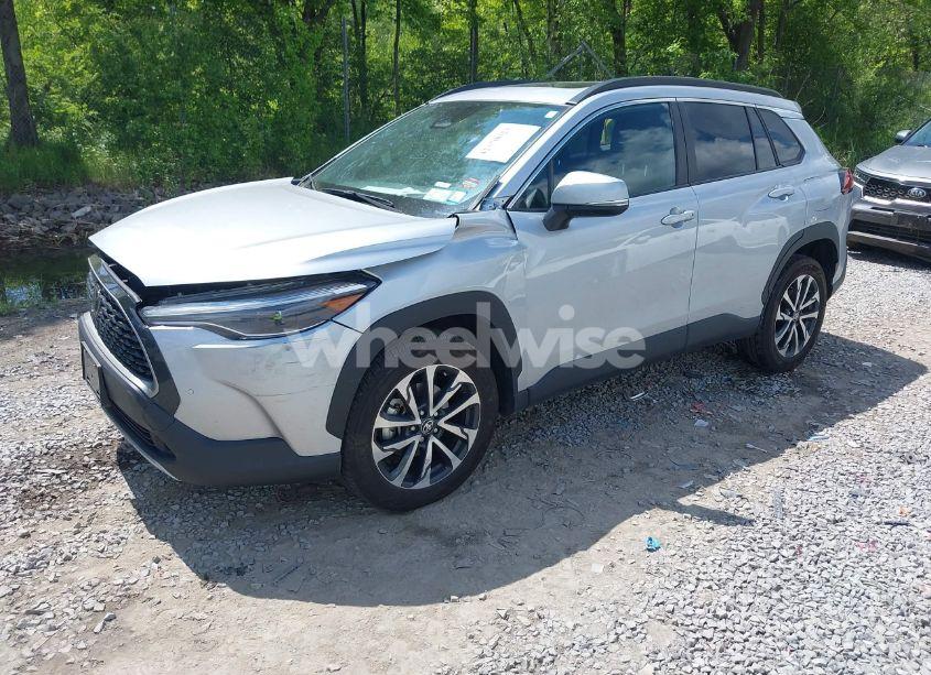 Photo 2 of 2023 Toyota Corolla CROSS XLE (VIN 7MUDAABGXPV076689)