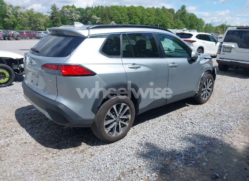 Photo 4 of 2023 Toyota Corolla CROSS XLE (VIN 7MUDAABGXPV076689)
