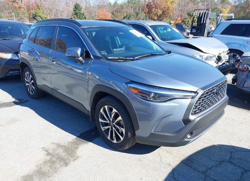 2024 Toyota Corolla CROSS XLE (VIN 7MUDAABGXRV106437) main photo