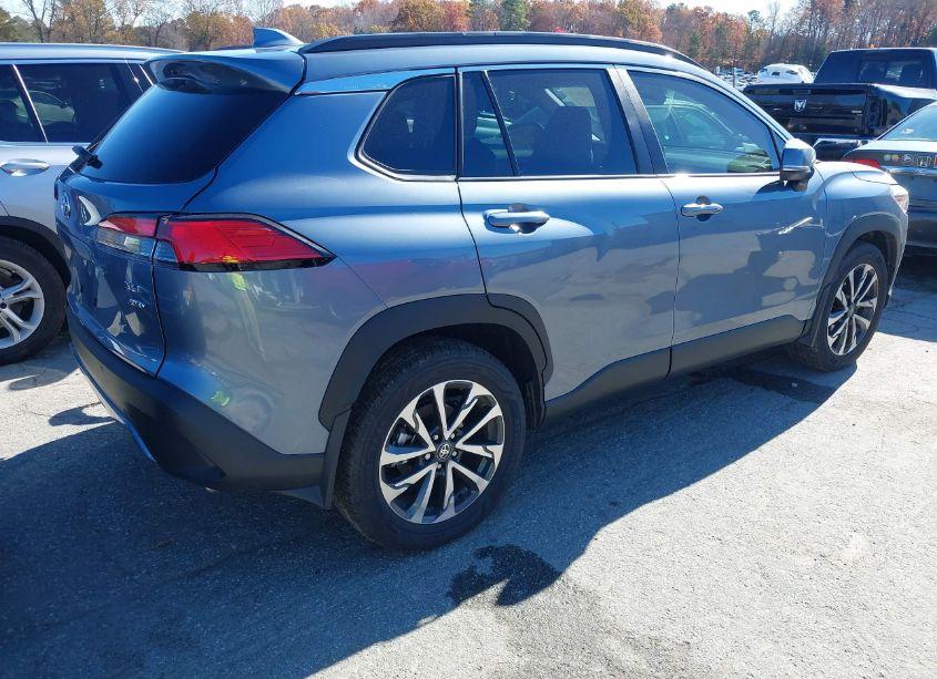 Photo 4 of 2024 Toyota Corolla CROSS XLE (VIN 7MUDAABGXRV106437)