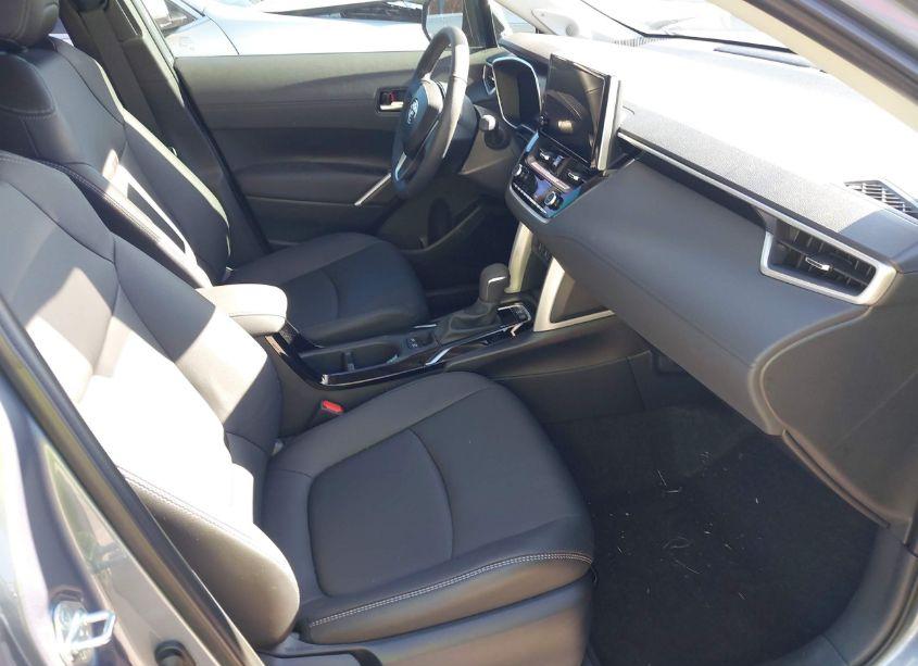 Photo 5 of 2024 Toyota Corolla CROSS XLE (VIN 7MUDAABGXRV106437)