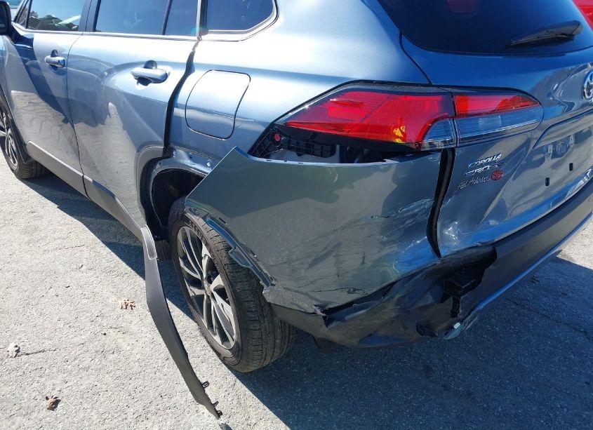 Photo 6 of 2024 Toyota Corolla CROSS XLE (VIN 7MUDAABGXRV106437)