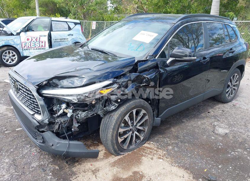 Photo 2 of 2022 Toyota Corolla CROSS XLE (VIN 7MUEAAAG0NV006105)