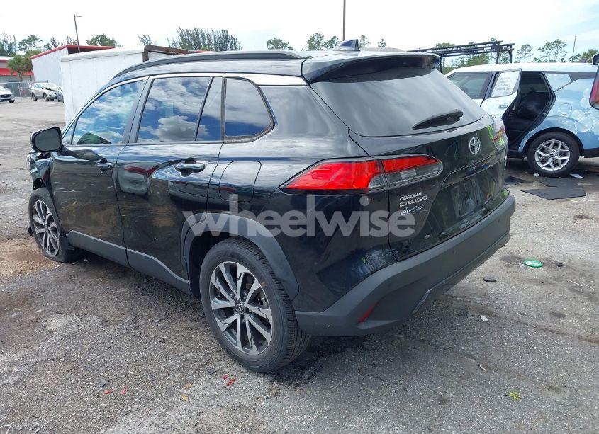 Photo 3 of 2022 Toyota Corolla CROSS XLE (VIN 7MUEAAAG0NV006105)