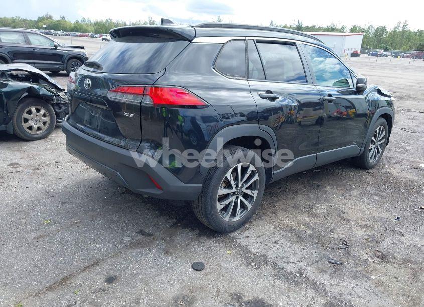 Photo 4 of 2022 Toyota Corolla CROSS XLE (VIN 7MUEAAAG0NV006105)