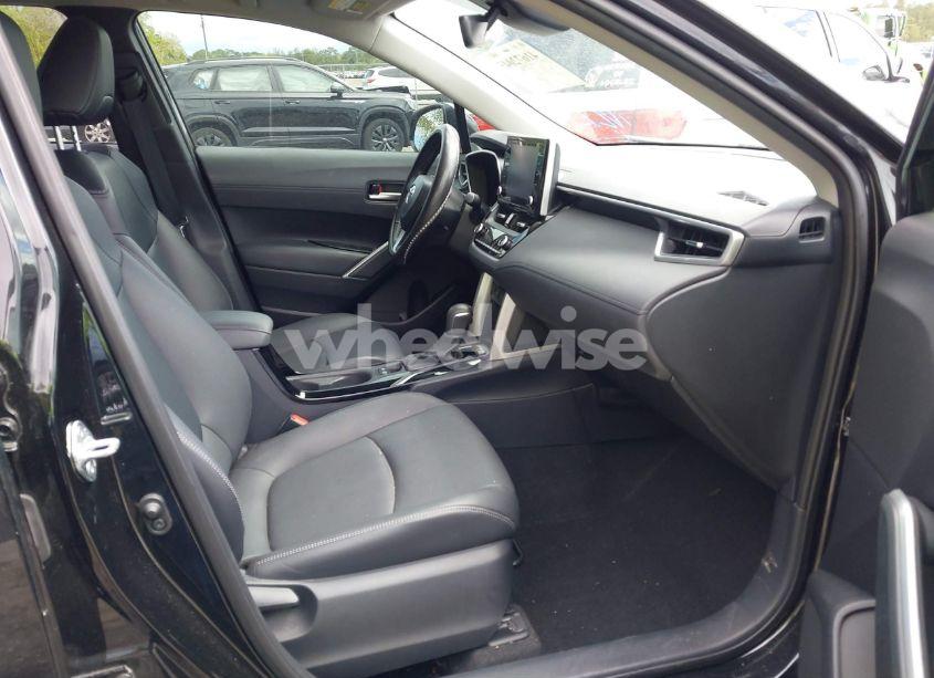 Photo 5 of 2022 Toyota Corolla CROSS XLE (VIN 7MUEAAAG0NV006105)