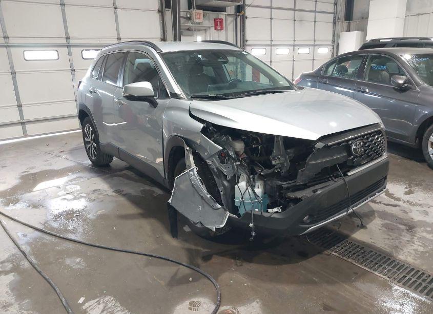 2024 Toyota Corolla CROSS XLE (VIN 7MUEAAAG0RV077214) main photo