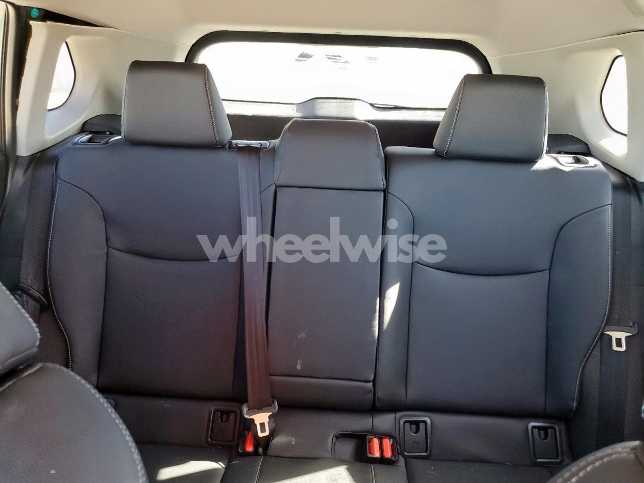 Photo 10 of 2025 TOYOTA COROLLA CROSS XLE (VIN 7MUEAAAG0SV148773)