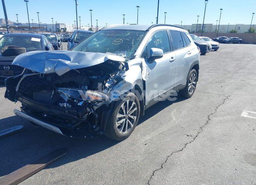 Photo 2 of 2022 Toyota Corolla CROSS XLE (VIN 7MUEAAAG8NV007020)