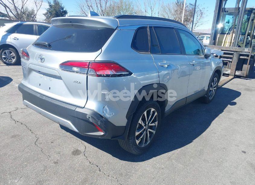 Photo 4 of 2022 Toyota Corolla CROSS XLE (VIN 7MUEAAAG8NV007020)