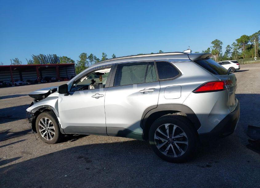 Photo 14 of 2022 Toyota Corolla CROSS XLE (VIN 7MUEAAAG9NV005163)