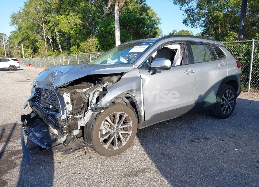 Photo 2 of 2022 Toyota Corolla CROSS XLE (VIN 7MUEAAAG9NV005163)