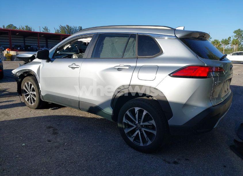 Photo 3 of 2022 Toyota Corolla CROSS XLE (VIN 7MUEAAAG9NV005163)