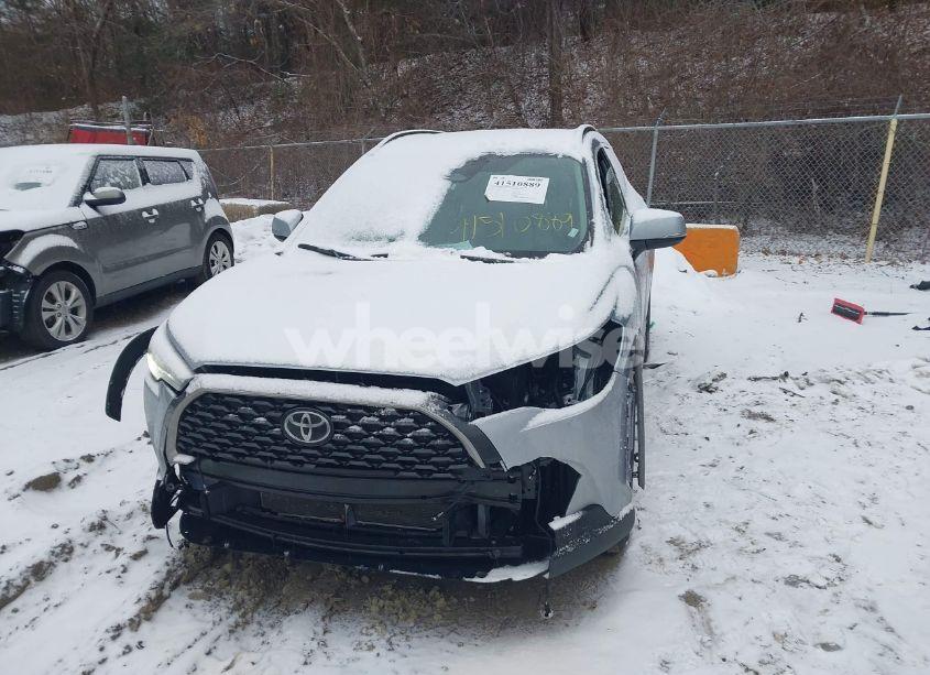 Photo 12 of 2023 Toyota Corolla CROSS XLE (VIN 7MUEAAAGXPV055797)
