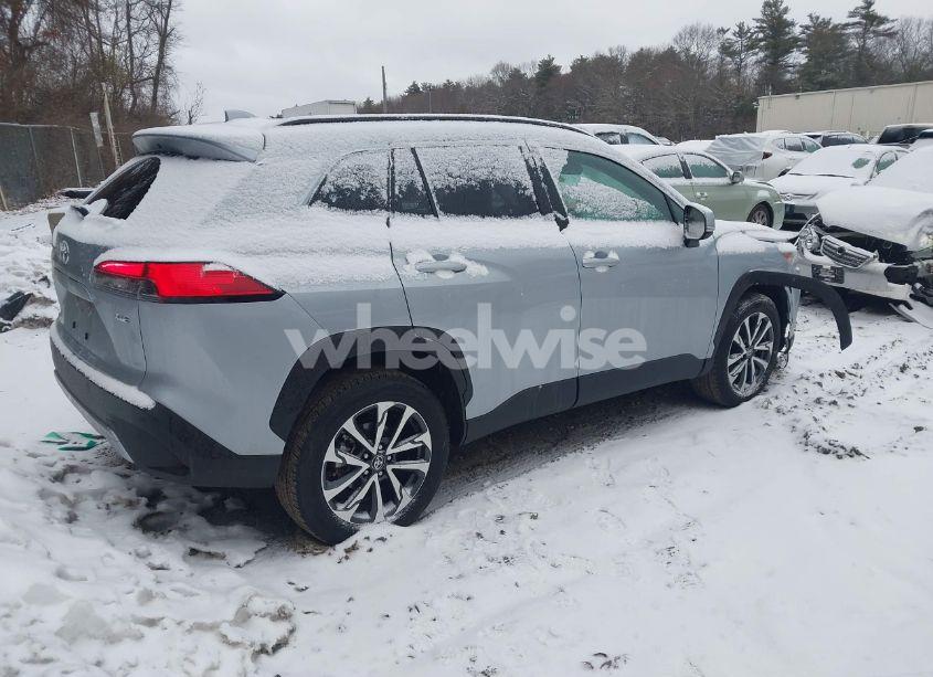 Photo 4 of 2023 Toyota Corolla CROSS XLE (VIN 7MUEAAAGXPV055797)