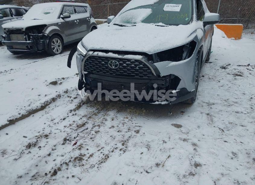 Photo 6 of 2023 Toyota Corolla CROSS XLE (VIN 7MUEAAAGXPV055797)