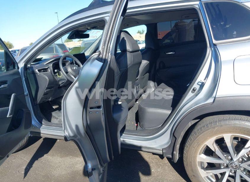 Photo 8 of 2023 Toyota Corolla CROSS XLE (VIN 7MUEAABG2PV050267)